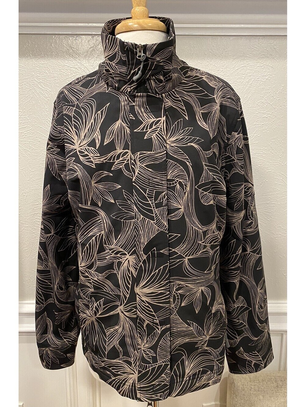 Athleta Odyssey Leaf Print XL Jacket Full Zip Magnetic Running Workout Black